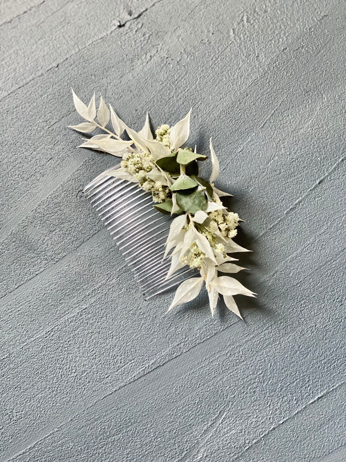Dried Eucalyptus Comb for Bride /White Ruscus Bridesmaids Clips / Barrette Flower Girls / Rustic Wedding Flower/ Baby’s Breath Hair Crown