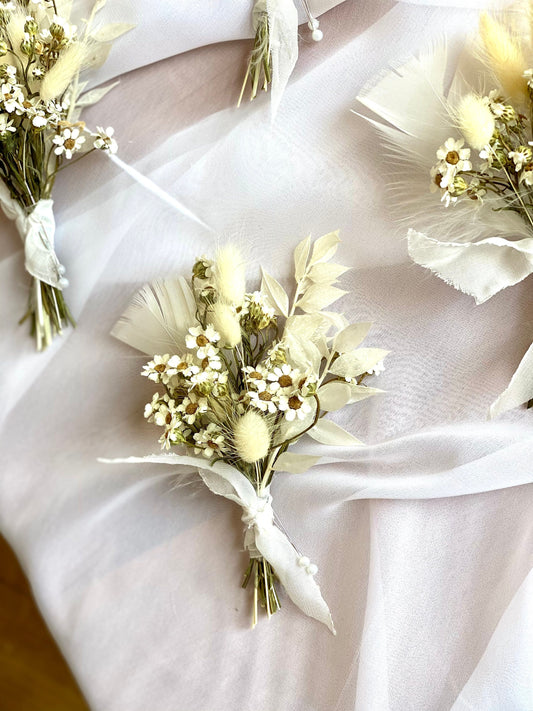 Daisy Dried Flower Buttonholes