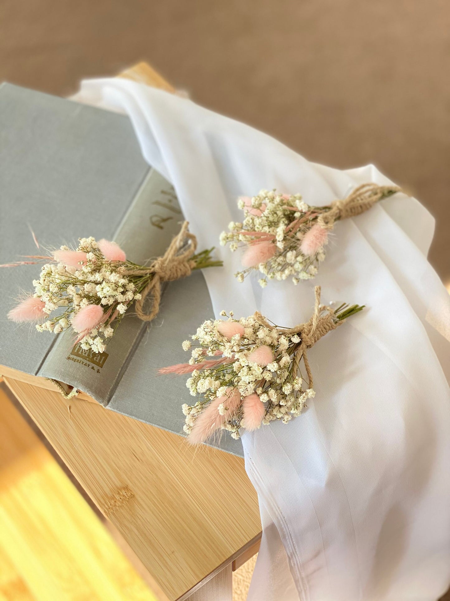 Baby's Breath Buttonhole/Babies Breath boutonniere Pink Bunny Tail/Dried Gypsophila/Wedding Flower/Gift for Groomsmen/Corsage for Wedding