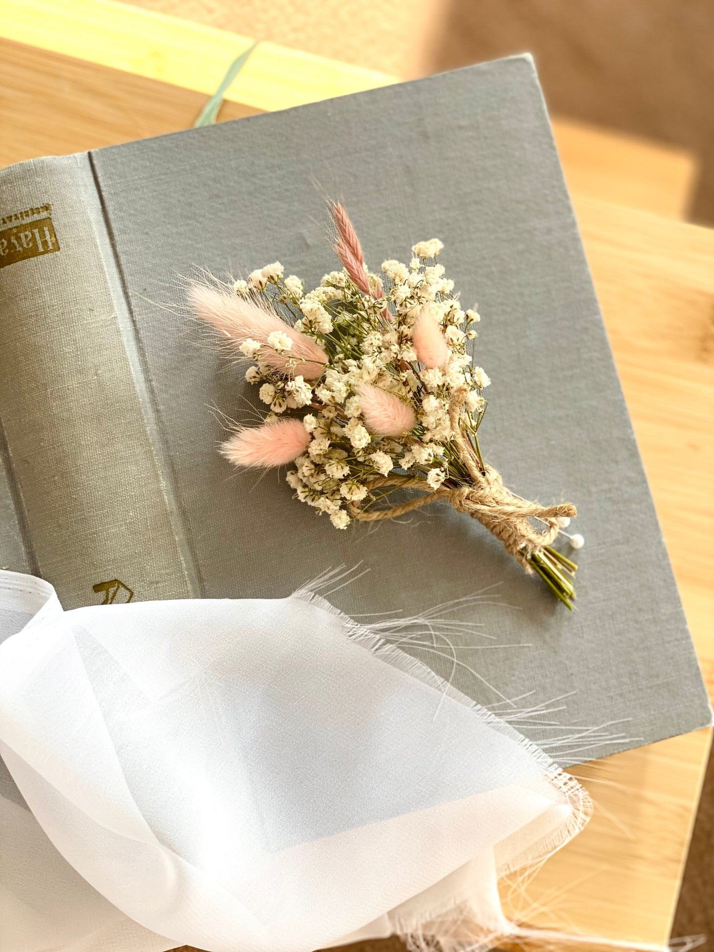 Baby's Breath Buttonhole/Babies Breath boutonniere Pink Bunny Tail/Dried Gypsophila/Wedding Flower/Gift for Groomsmen/Corsage for Wedding