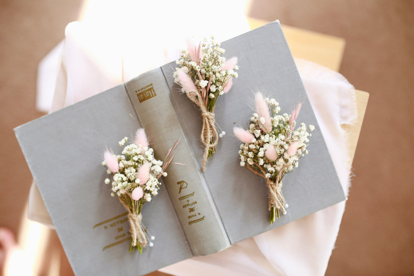 Baby's Breath Buttonhole/Babies Breath boutonniere Pink Bunny Tail/Dried Gypsophila/Wedding Flower/Gift for Groomsmen/Corsage for Wedding