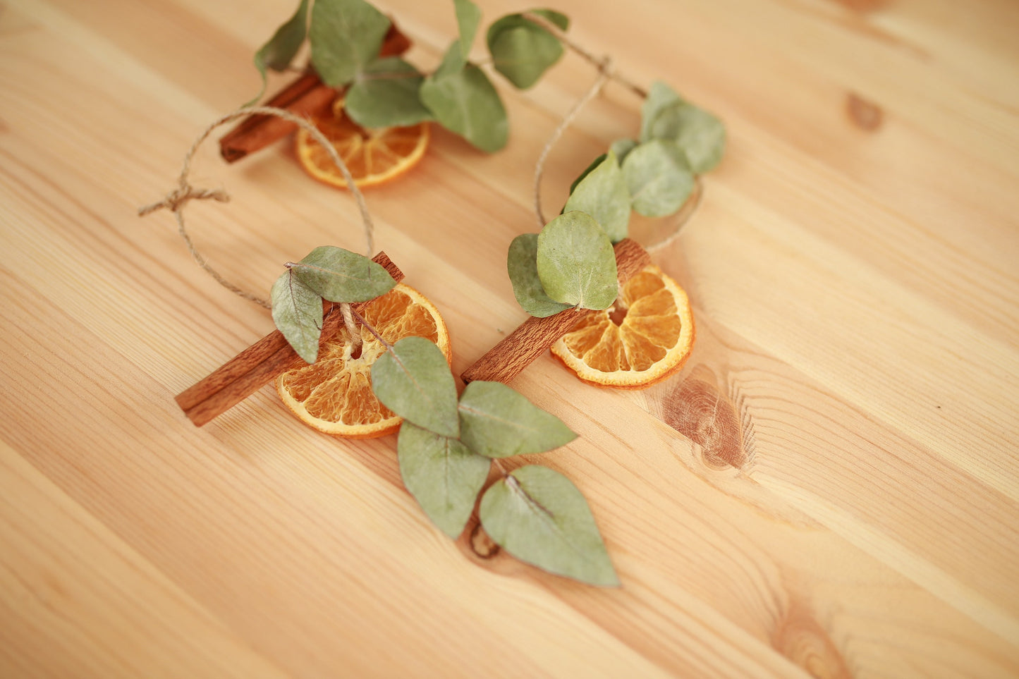 Dried Orange Cinnamon Eucalyptus for Christmas Tree Decorations | Xmas Craft | Christmas Table Decor | Xmas Gift Wrapping idea|