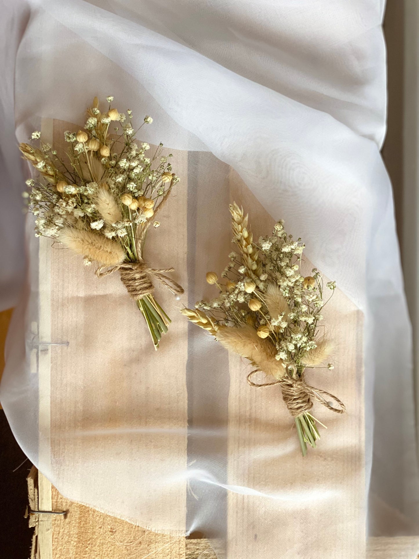 Dried Gypsophila Buttonhole/ Meadow Boho Wedding/Natural Wheat Bunny Tail Corsage /Groomsmen Gift/ Wedding Dried Flower