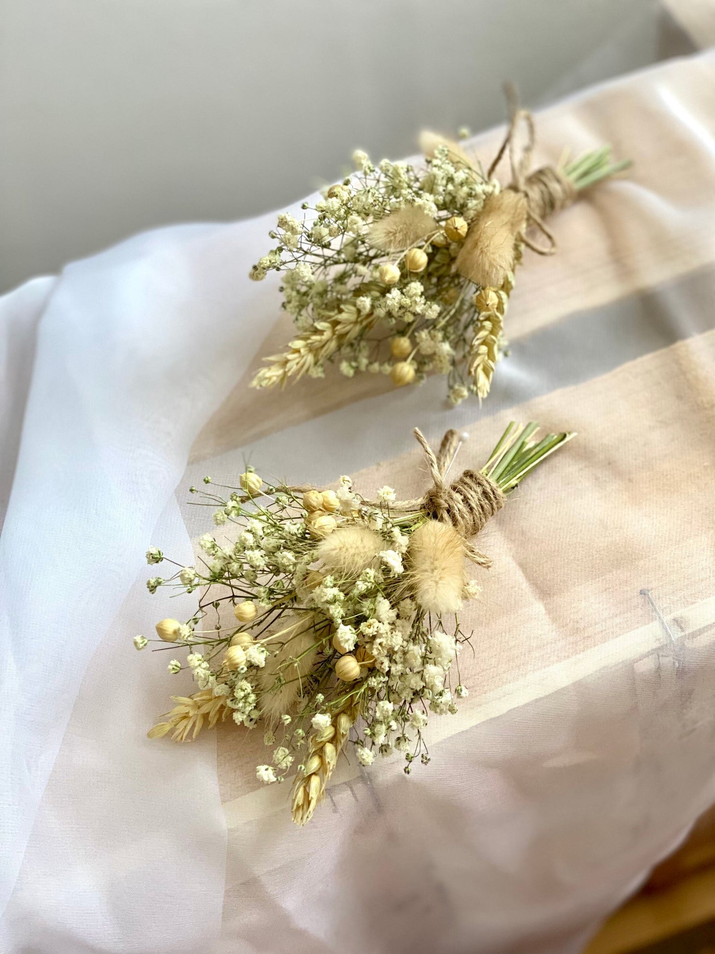 Dried Gypsophila Buttonhole/ Meadow Boho Wedding/Natural Wheat Bunny Tail Corsage /Groomsmen Gift/ Wedding Dried Flower