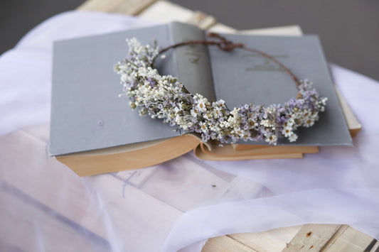 Lavender Colour Limonium and Bleached Gypsophila Dried Daisy Hair Wreath